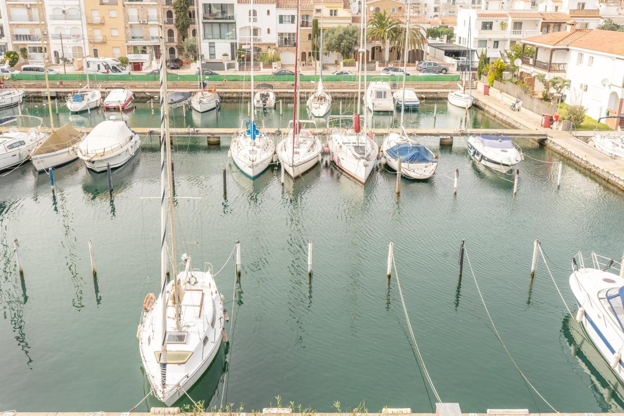 Elegante Estudio Frente Al Canal Con Terraza Empuriabrava