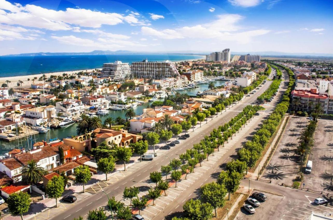 Elegante Estudio Frente Al Canal Con Terraza * Empuriabrava